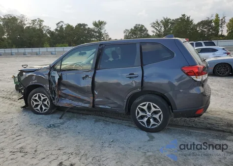 2022 Subaru Forester Premium z USA, uszkodzony, nr VIN JF2SKADCXNH448849